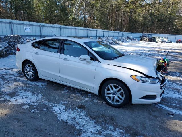 1FA6P0HD0E5369454 - 2014 FORD FUSION SE WHITE photo 4