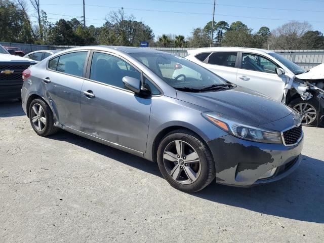 3KPFL4A70JE215777 - 2018 KIA FORTE LX GRAY photo 4