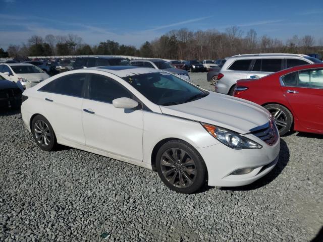 5NPEC4AC6DH555329 - 2013 HYUNDAI SONATA SE WHITE photo 4