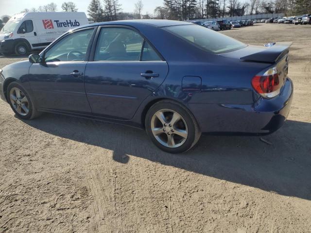 4T1BA32K15U509502 - 2005 TOYOTA CAMRY SE BLUE photo 2