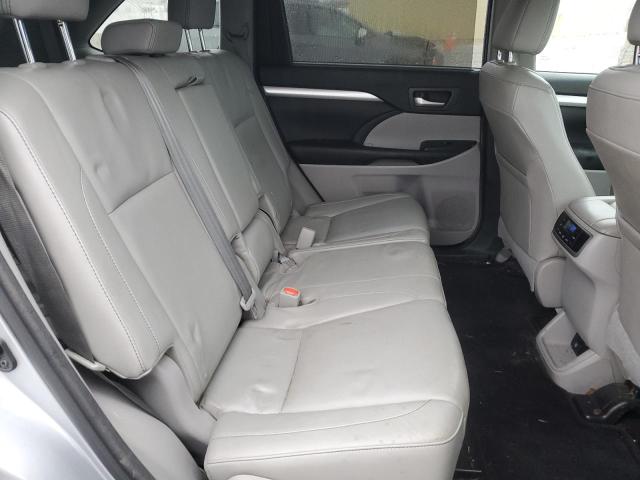 5TDJKRFH8FS214319 - 2015 TOYOTA HIGHLANDER XLE 银色 照片 11