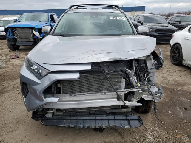 2T3K1RFV4KW003270 - 2019 TOYOTA RAV4 LE 银色 照片 5