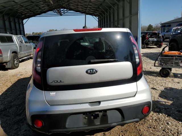 KNDJN2A26J7514932 - 2018 KIA SOUL SILVER photo 6