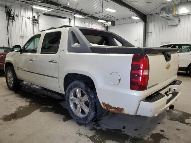 3GNTKGE35BG380395 - 2011 CHEVROLET AVALANCHE LTZ WHITE photo 2