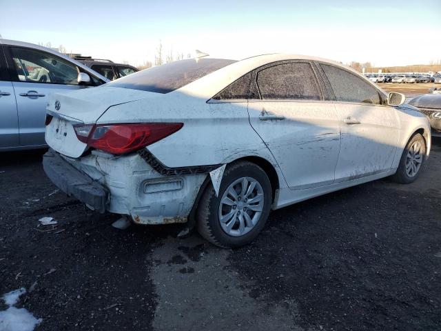 5NPEB4AC6DH667826 - 2013 HYUNDAI SONATA GLS WHITE photo 3