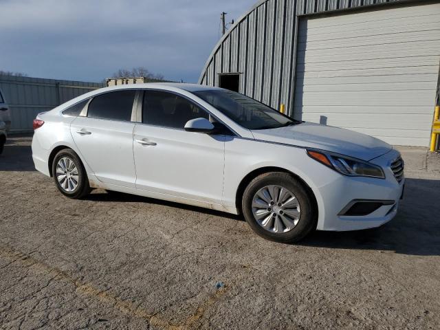 5NPE24AF9GH364201 - 2016 HYUNDAI SONATA SE WHITE photo 4