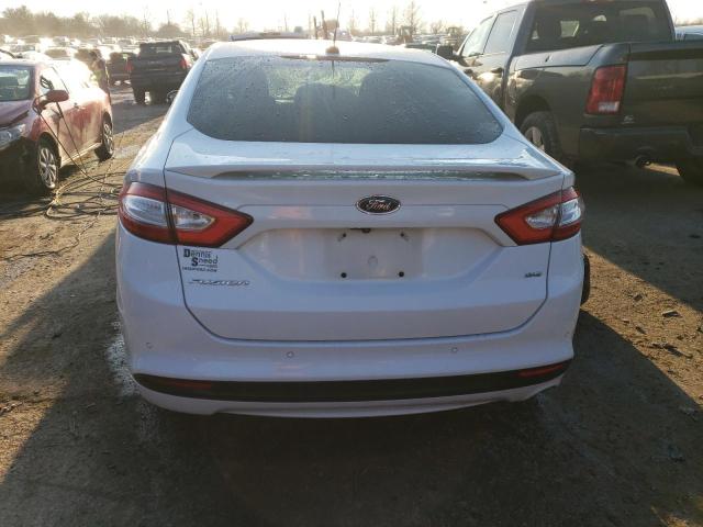 3FA6P0H71GR135933 - 2016 FORD FUSION SE WHITE photo 6