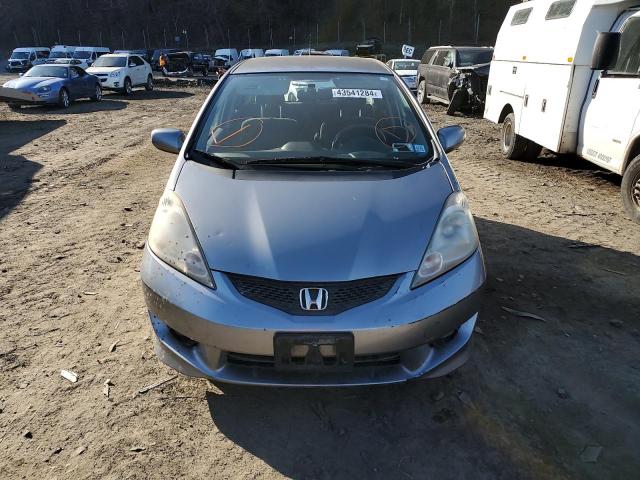 JHMGE886X9S013894 - 2009 HONDA FIT SPORT GRAY photo 5