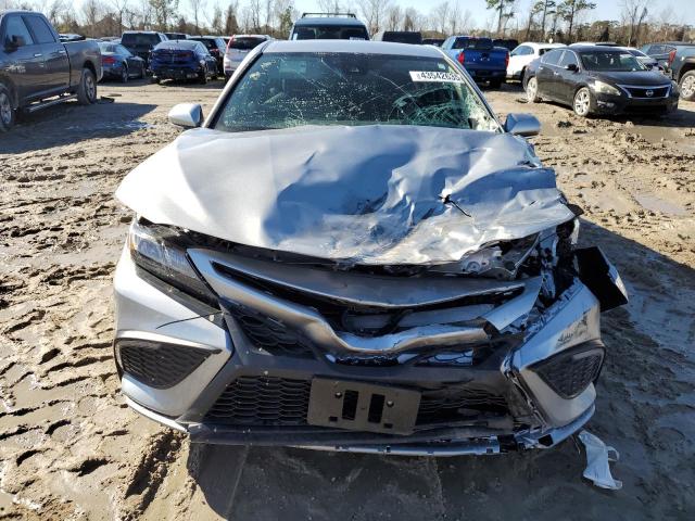 4T1G11AK9PU802546 - 2023 TOYOTA CAMRY SE NIGHT SHADE SILVER photo 5