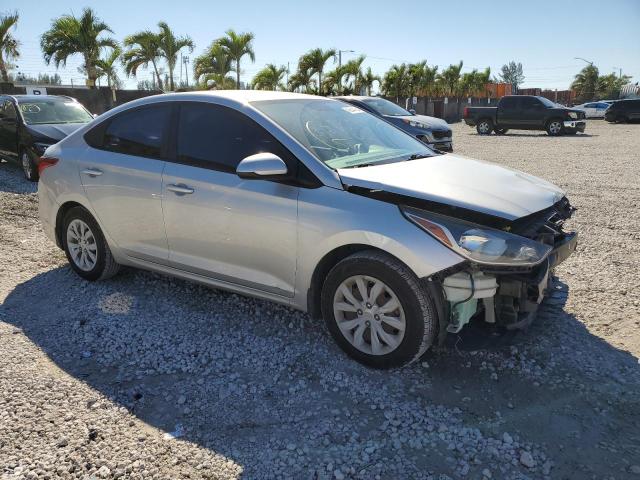 3KPC24A37KE062187 - 2019 HYUNDAI ACCENT SE SILVER photo 4