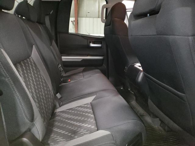 5TFUY5F19JX743448 - 2018 TOYOTA TUNDRA DOUBLE CAB SR/SR5 SILVER photo 10
