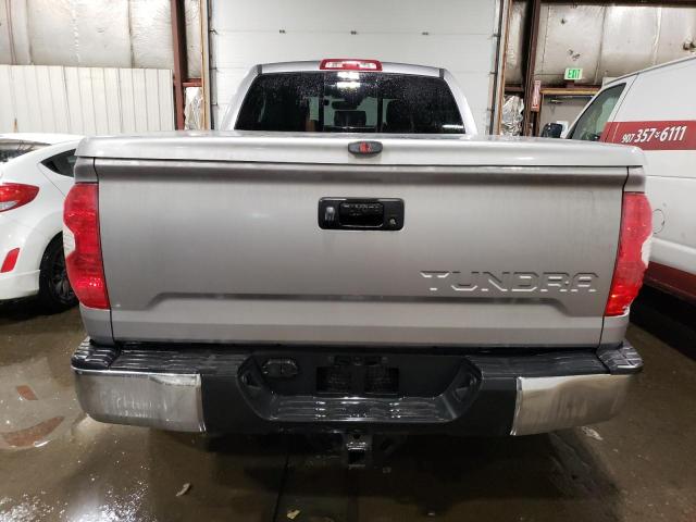 5TFUY5F19JX743448 - 2018 TOYOTA TUNDRA DOUBLE CAB SR/SR5 SILVER photo 6