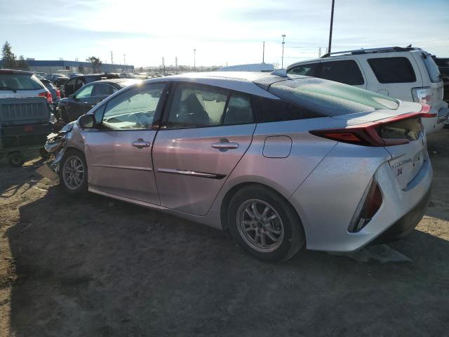 JTDKARFP1J3101465 - 2018 TOYOTA PRIUS PRIM SILVER photo 2