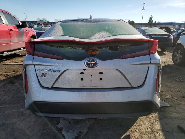 JTDKARFP1J3101465 - 2018 TOYOTA PRIUS PRIM SILVER photo 6