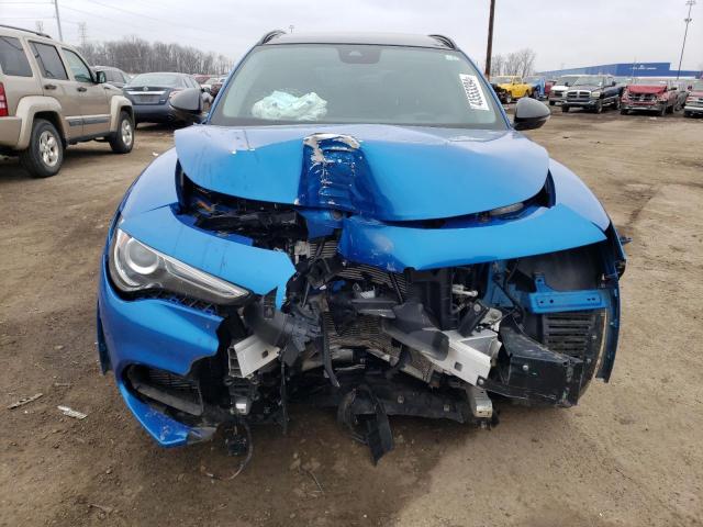 ZASPAKBN4M7D08065 - 2021 ALFA ROMEO STELVIO TI 蓝色 照片 5