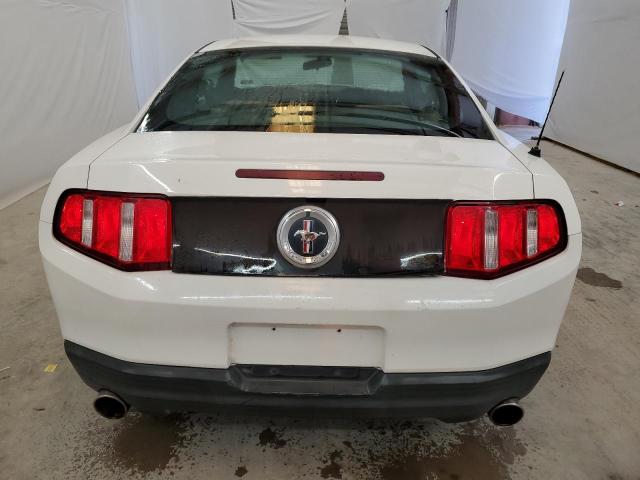 1ZVBP8AN9A5105487 - 2010 FORD MUSTANG WHITE photo 6