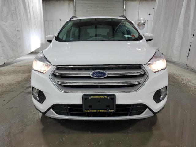 1FMCU9GD0JUC20548 - 2018 FORD ESCAPE SE WHITE photo 5