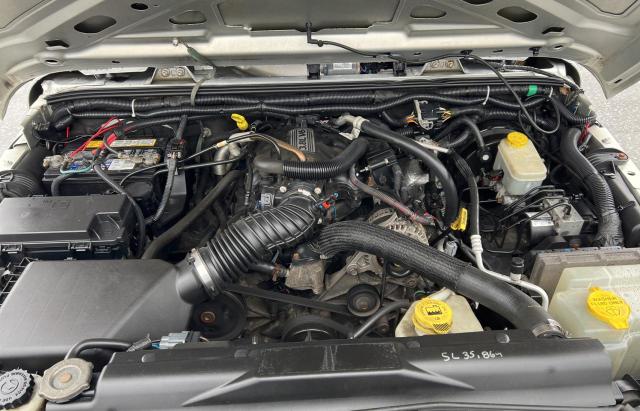 1J4HA3H16BL500982 - 2011 JEEP WRANGLER U SPORT فضي صورة 7