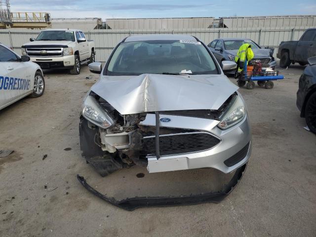 1FADP3F28FL256424 - 2015 FORD FOCUS SE SILVER photo 5