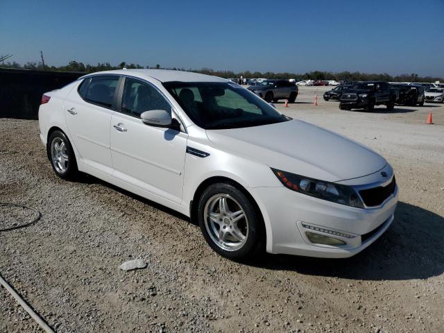 KNAGM4A73D5376946 - 2013 KIA OPTIMA LX WHITE photo 4