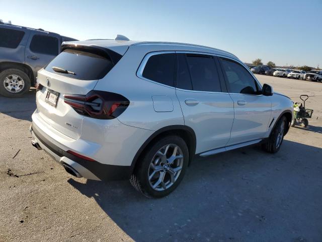 5UX43DP05N9J66909 - 2022 BMW X3 SDRIVE30I WHITE photo 3