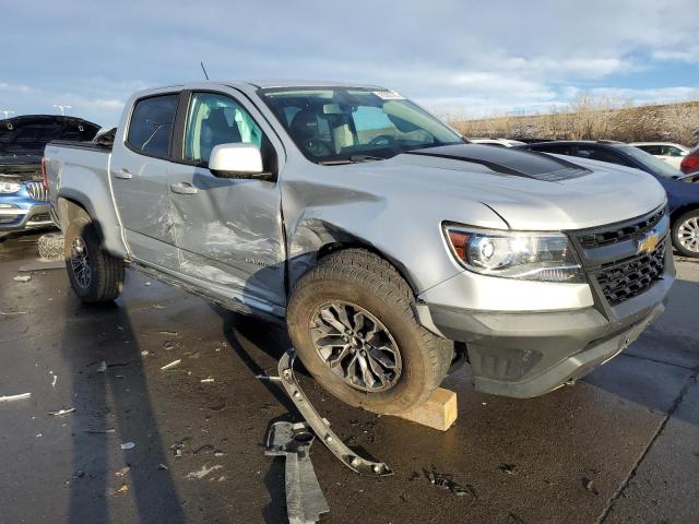 1GCGTEEN3J1260590 - 2018 CHEVROLET COLORADO ZR2 SILVER photo 4