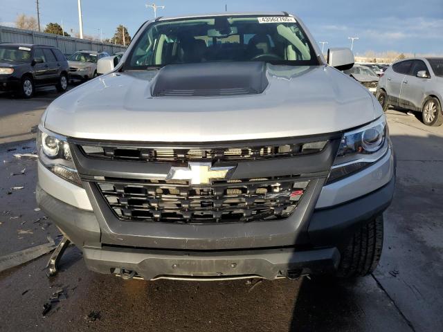 1GCGTEEN3J1260590 - 2018 CHEVROLET COLORADO ZR2 SILVER photo 5