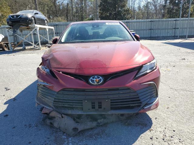 4T1C11AKXMU464777 - 2021 TOYOTA CAMRY LE RED photo 5