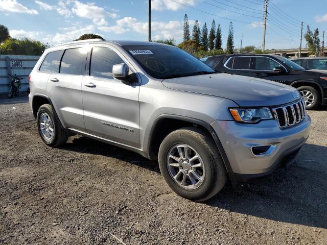 1C4RJFAG7JC458816 - 2018 JEEP GRAND CHER LAREDO Күміс фото 4