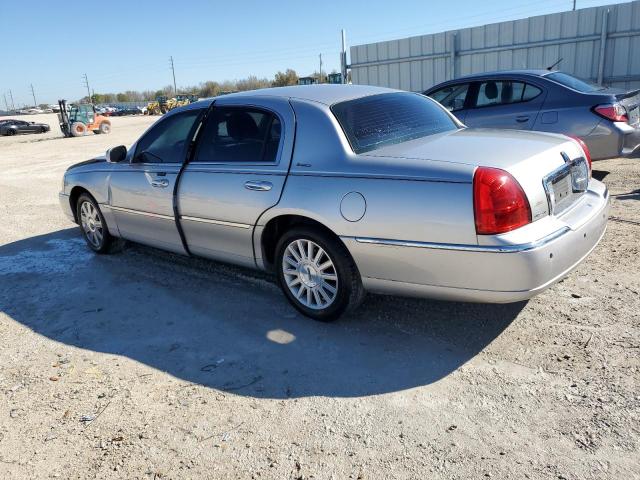 1LNHM81W43Y683024 - 2003 LINCOLN TOWN CAR EXECUTIVE SILVER photo 2