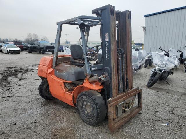71017 - 2011 TOYOTA FORKLIFT ნარინჯისფერი ფოტო 1