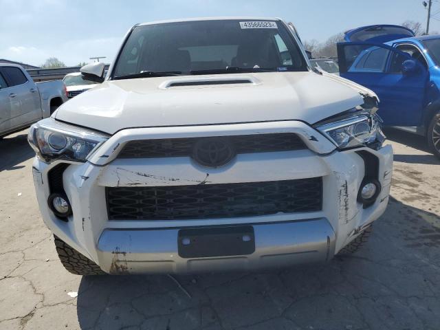 JTEBU5JR1J5577336 - 2018 TOYOTA 4RUNNER SR5/SR5 PREMIUM თეთრი ფოტო 5