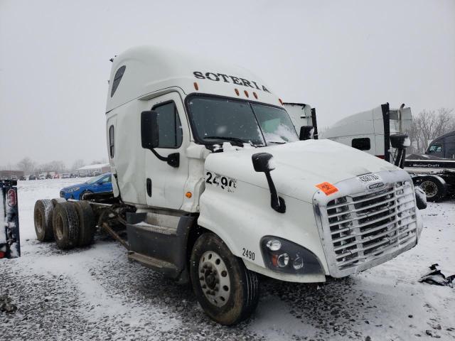 1FUJGLD63GLGY2490 - 2016 FREIGHTLINER CASCADIA 1 WHITE photo 1