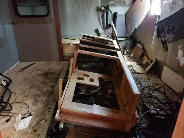 4UZACGCYXGCHJ3873 - 2016 FREIGHTLINER CHASSIS XC კრემისფერი ფოტო 9