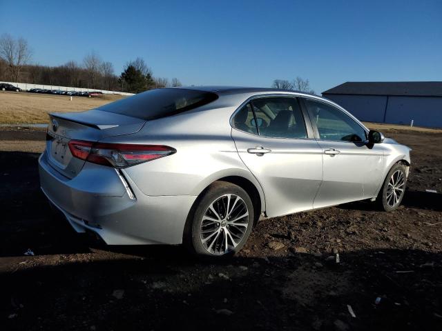 JTNB11HK9J3043264 - 2018 TOYOTA CAMRY L SILVER photo 3