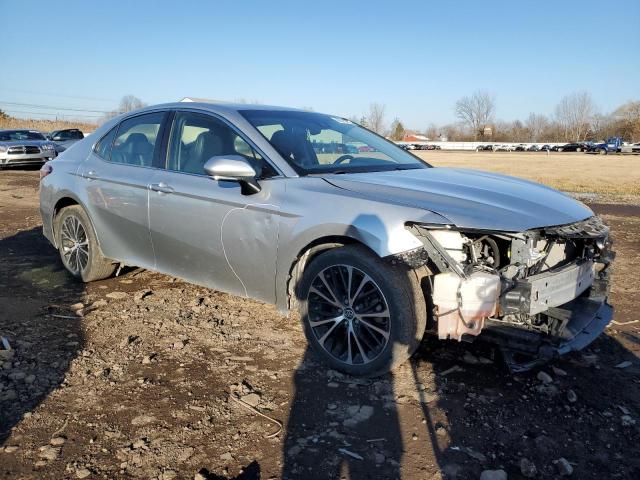 JTNB11HK9J3043264 - 2018 TOYOTA CAMRY L SILVER photo 4