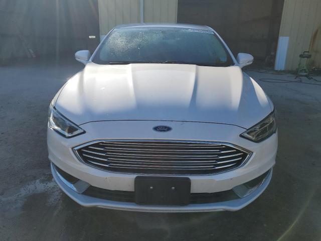 3FA6P0T94JR106037 - 2018 FORD FUSION SE WHITE photo 5