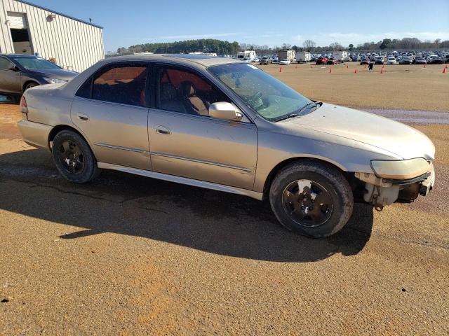 1HGCG165X1A007746 - 2001 HONDA ACCORD EX GOLD photo 4