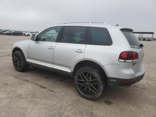 WVGFK7A97AD003249 - 2010 VOLKSWAGEN TOUAREG TDI SILVER photo 2