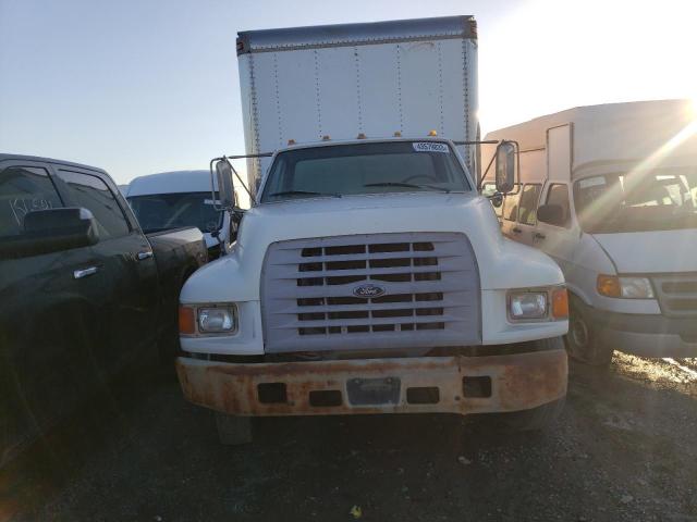 1FDNF80C9WVA33941 - 1998 FORD F800 WHITE photo 5