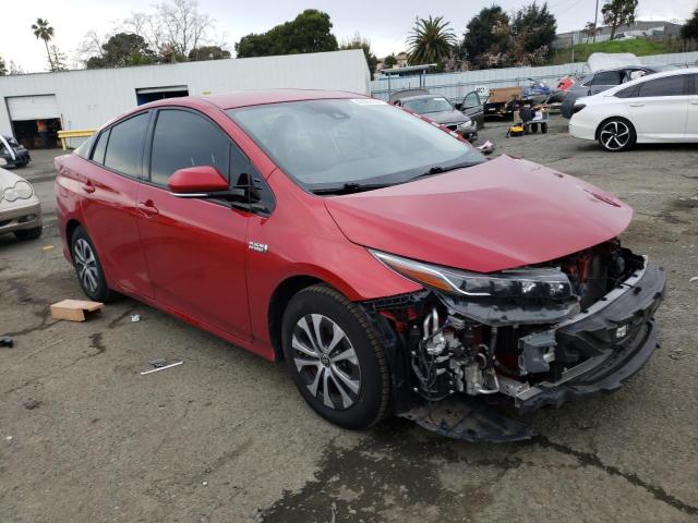 JTDKARFP5L3156827 - 2020 TOYOTA PRIUS PRIM LE RED photo 4