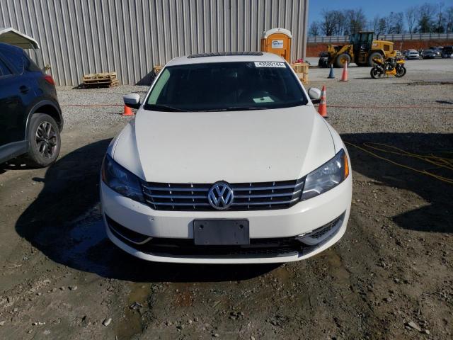 1VWBN7A37DC036572 - 2013 VOLKSWAGEN PASSAT SE WHITE photo 5