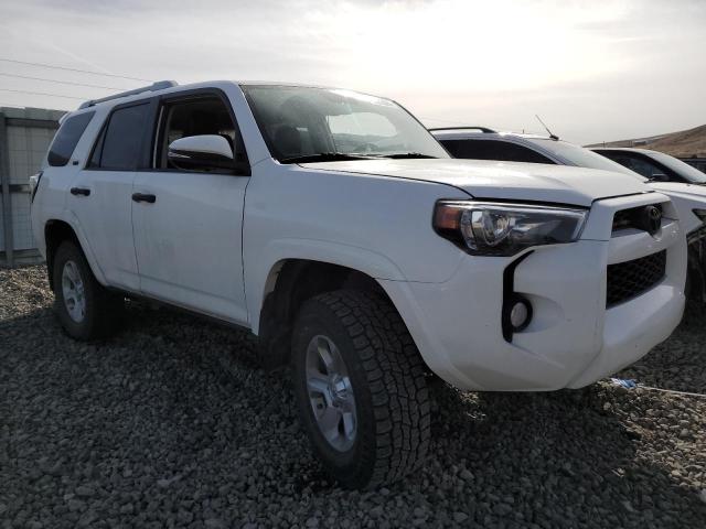 JTEBU5JR1J5500532 - 2018 TOYOTA 4RUNNER SR5/SR5 PREMIUM WHITE photo 4