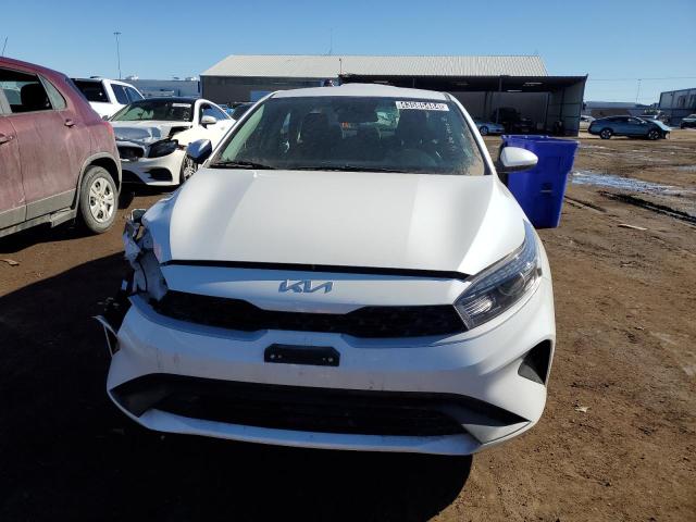 3KPF24AD0PE637520 - 2023 KIA FORTE LX WHITE photo 5