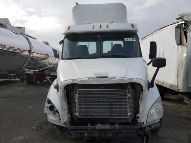 1FUJGBDV7BSBA5229 - 2011 FREIGHTLINER CASCADIA 1 WHITE photo 7