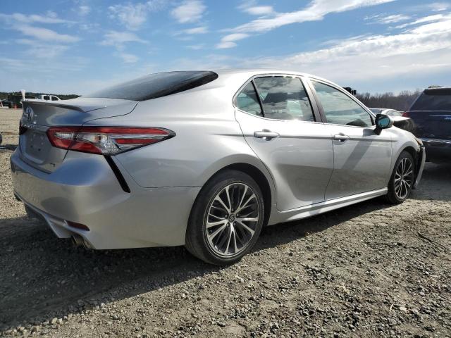 4T1B11HK7JU031916 - 2018 TOYOTA CAMRY L SILVER photo 3