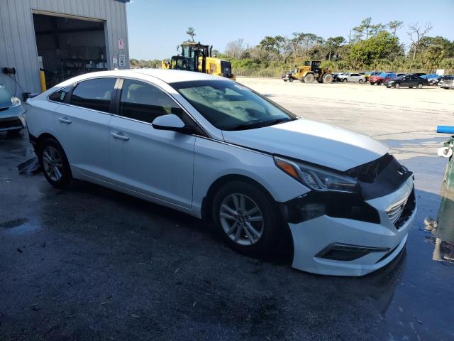 5NPE24AF3FH194254 - 2015 HYUNDAI SONATA SE WHITE photo 4