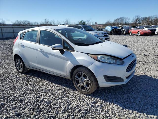 3FADP4EJ7GM147449 - 2016 FORD FIESTA SE WHITE photo 4