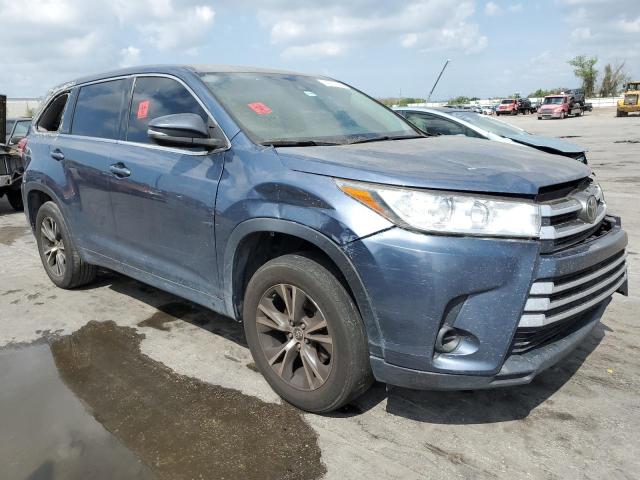 5TDZARFH1HS031403 - 2017 TOYOTA HIGHLANDER LE BLUE photo 4