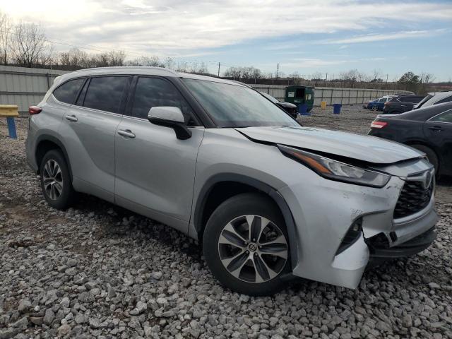 5TDGZRAH6LS030621 - 2020 TOYOTA HIGHLANDER XLE 银色 照片 4